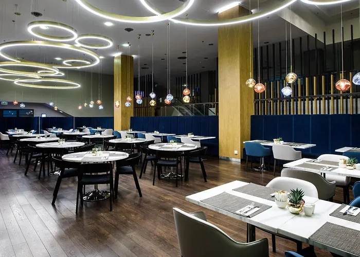 Courtyard - Lotnisko ChopinHotel Warszawa